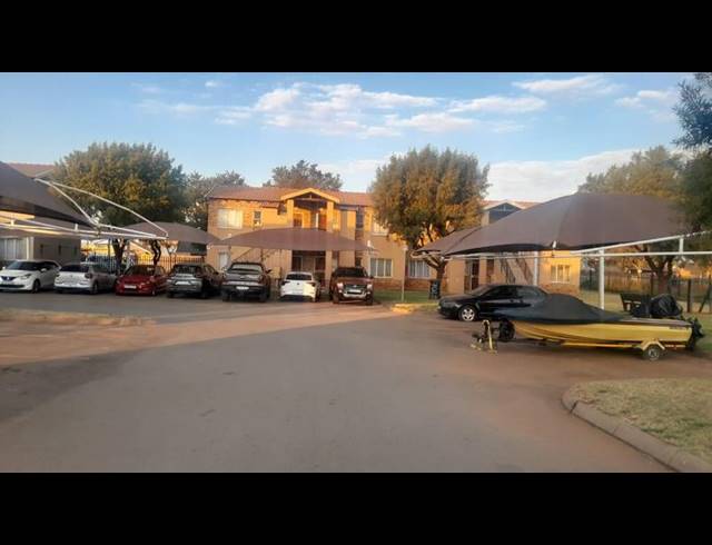 2 BEDROOM APARTMENT FOR SALE IN PROTEA GLEN